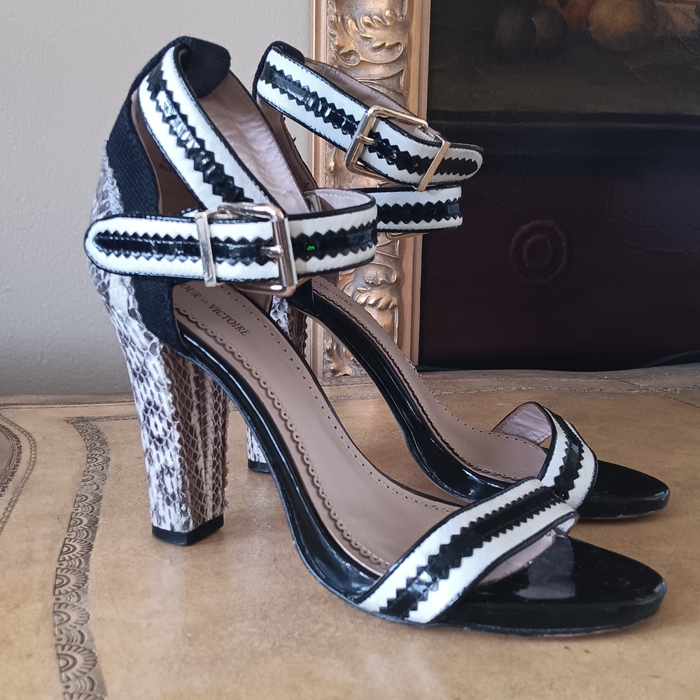 Pour La Victoire Black and White Snakeskin 9 Ankle Strap 3in Chunky Heel Sandle
